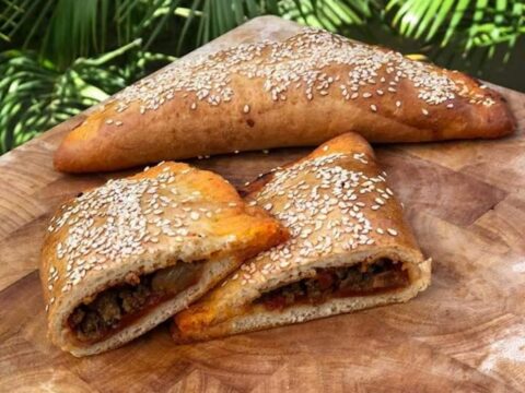לחם לשבת וסהרונים עם מטבוחה ובשר_מתכון של אילנה בוכריס – מאסטר מתכונים