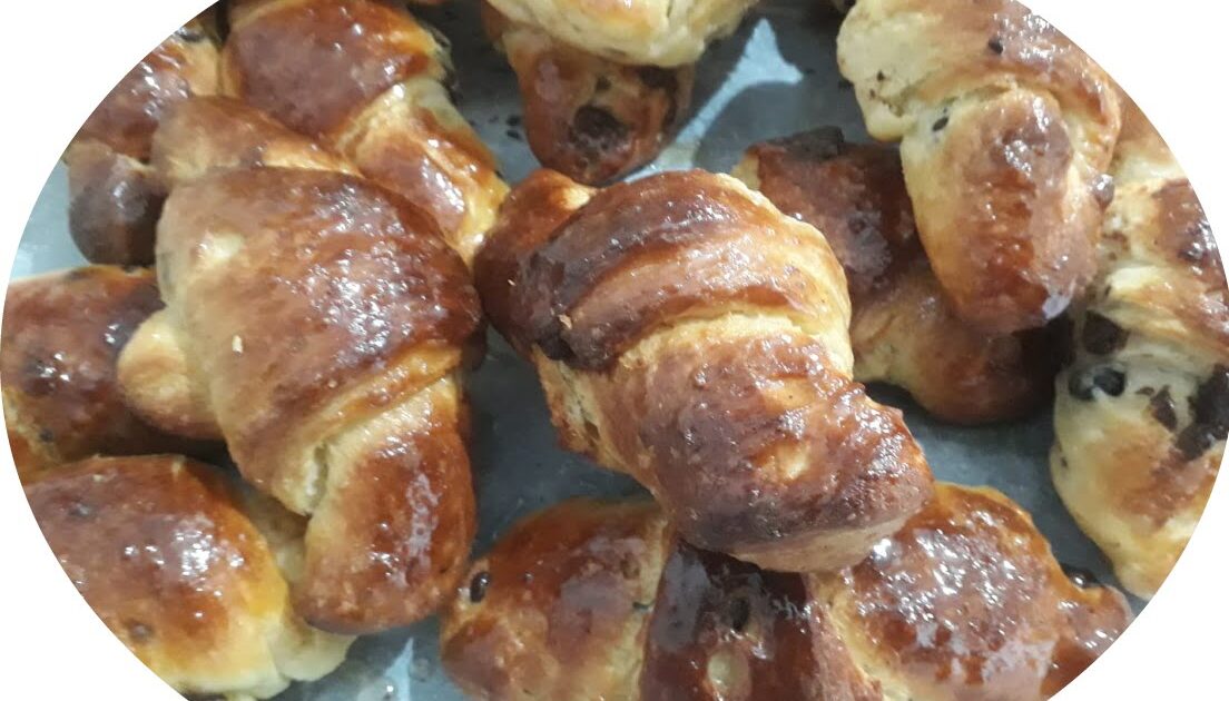 קרואסון שמרים במילוי פיצפוצי שוקולד🥐🥐🥐☕☕_מתכון של תהילה גיל – מאסטר מתכונים