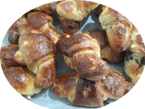 קרואסון שמרים במילוי פיצפוצי שוקולד🥐🥐🥐☕☕_מתכון של תהילה גיל – מאסטר מתכונים