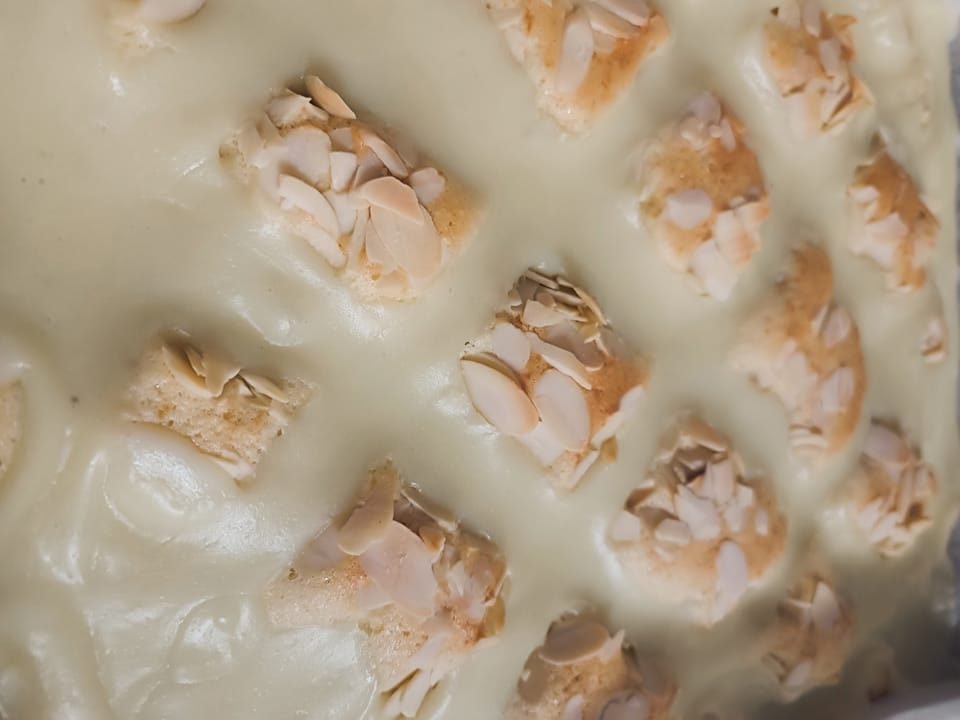 עוגת שקדים עם קרם פטיסייר אפוי_מתכון של אריה רוזנשטוק – מאסטר מתכונים