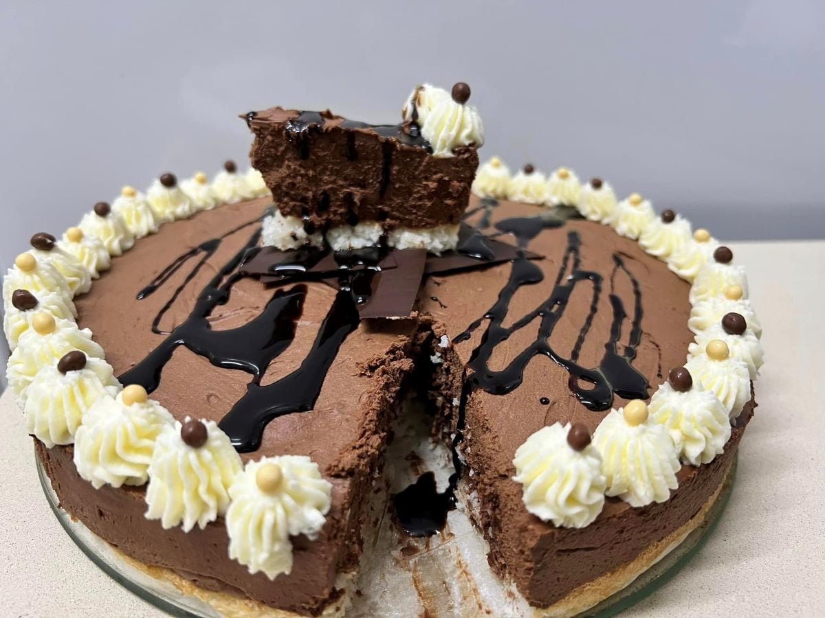 עוגת שכבות קוקוס שוקולד חגיגית בבסיס קוקוס_מתכון של ירדנה ג'נאח – מאסטר מתכונים