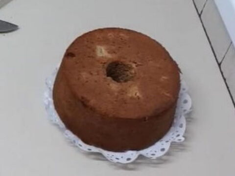 עוגת תפוחים גבוהה עם אגוזים פיסטוקים וקינמון_מתכון של ירדנה ג'נאח – מאסטר מתכונים
