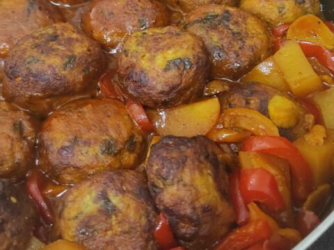 קציצות טונה אפויות ברוטב עם ירקות_מתכון של אסתי זוהר מטבח אותנטי – מאסטר מתכונים