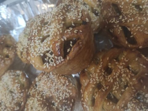 מאפה בשר חגיגי לסוכות 🌿 קונכיות במילוי בשר_מתכון של אסתי זוהר מטבח אותנטי – מאסטר מתכונים