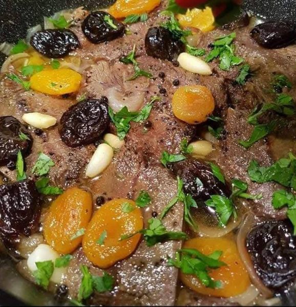 צלי בקר ביין עם פירות יבשים_מתכון של שף מיכה כלפה – מאסטר מתכונים