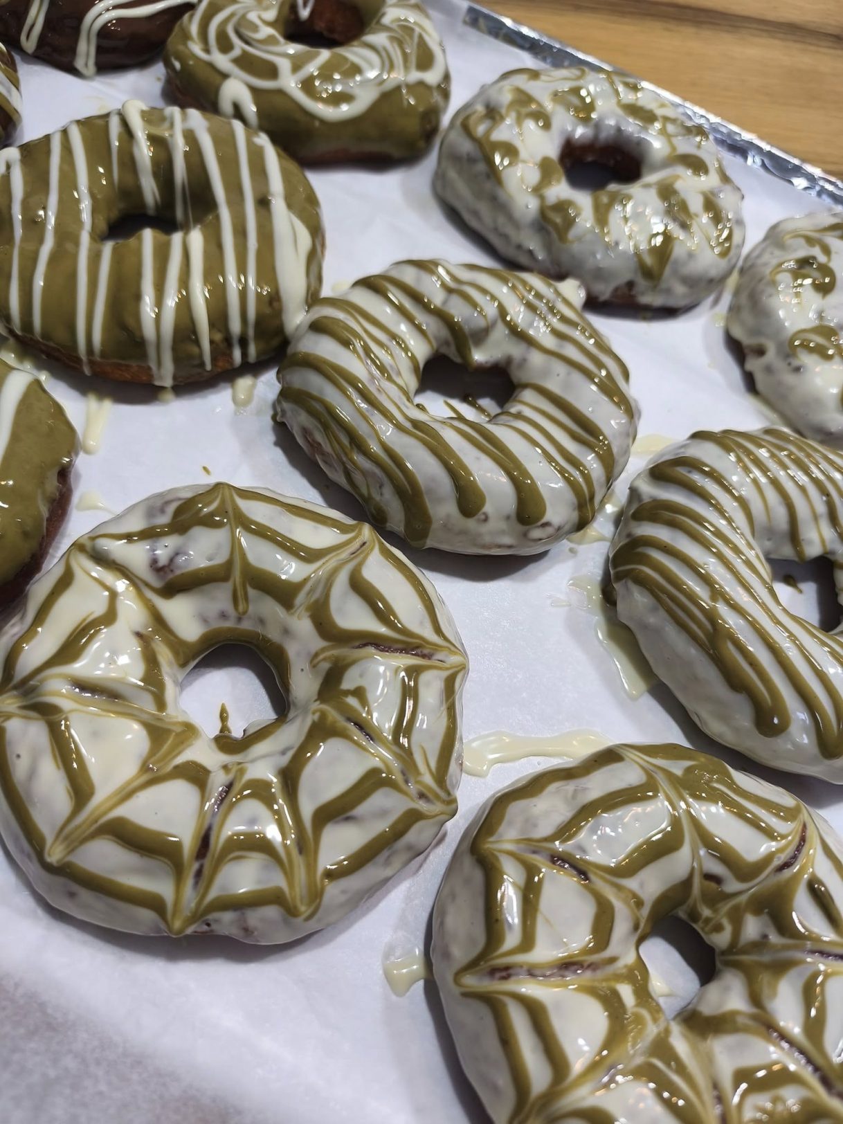 דונאטס' חלומיים בציפוי שוקולד _מתכון של אסתי זוהר מטבח אותנטי – מאסטר מתכונים