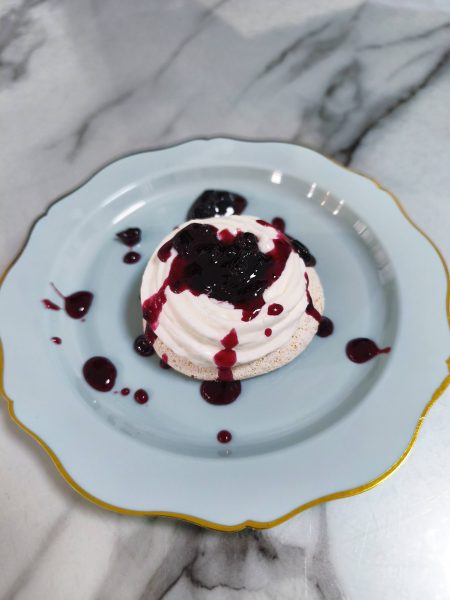 מרנג קוקוס ואוכמניות 🌹 קינוח פרווה קליל לחג_מתכון של אסתי זוהר מטבח אותנטי – מאסטר מתכונים👇