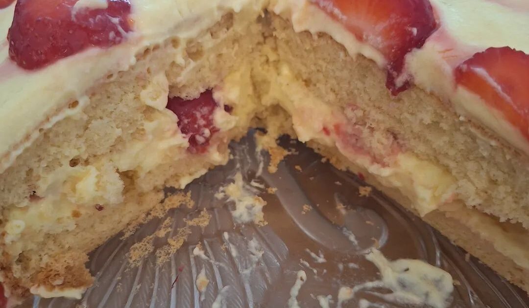 עוגת תותים שנעלמת ברגע😋_מתכון של ברכה זולינג – מאסטר מתכונים👇
