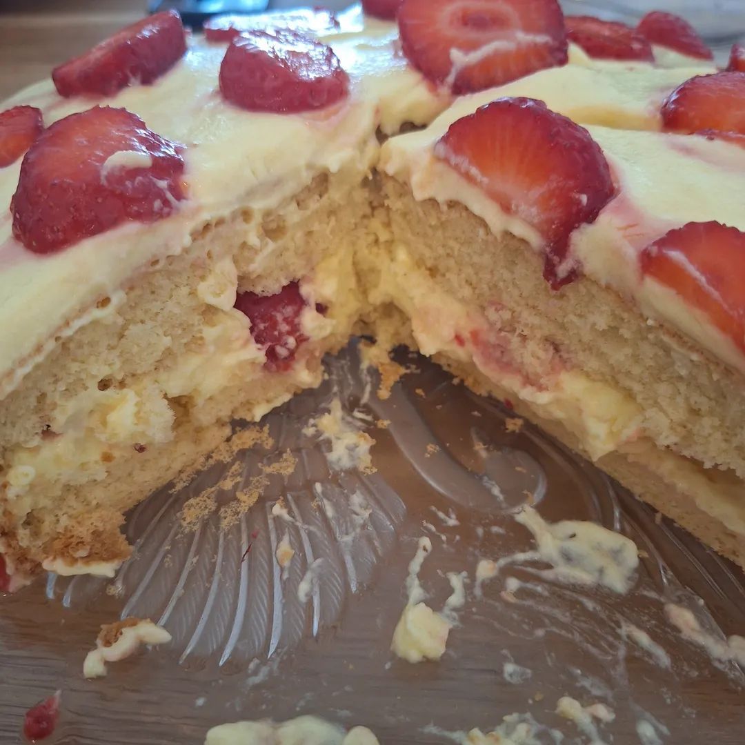 עוגת תותים שנעלמת ברגע😋_מתכון של ברכה זולינג – מאסטר מתכונים👇