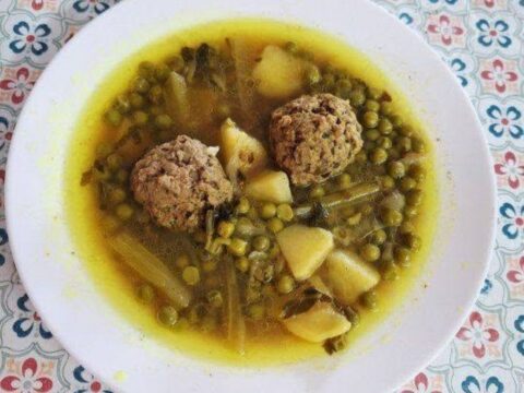 כדורי בשר בקר עם אפונה ועוד…!! 🥕🫛🫛🧄🧅_מתכון של תהילה גיל