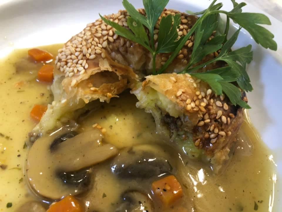 טבעות פילאס במילוי פירה ובשר ברוטב פטריות