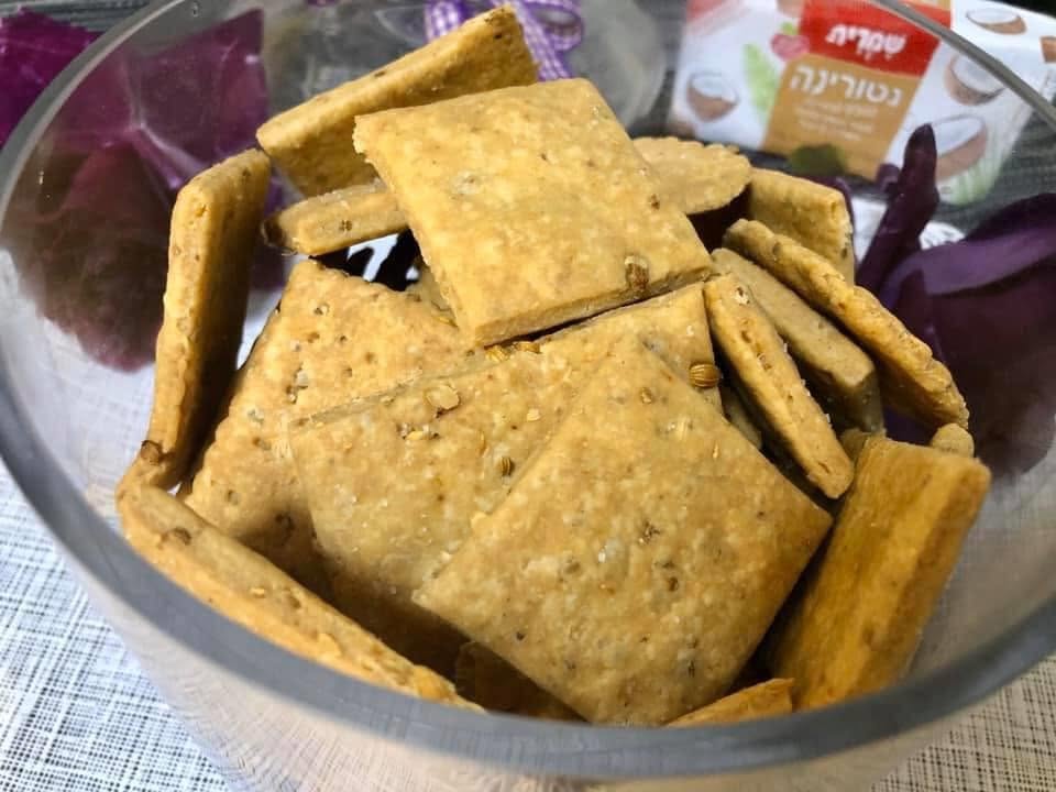 קרקרים (מציות) עם כוסברה (טבעוני)_מתכון של ליאת קאדר