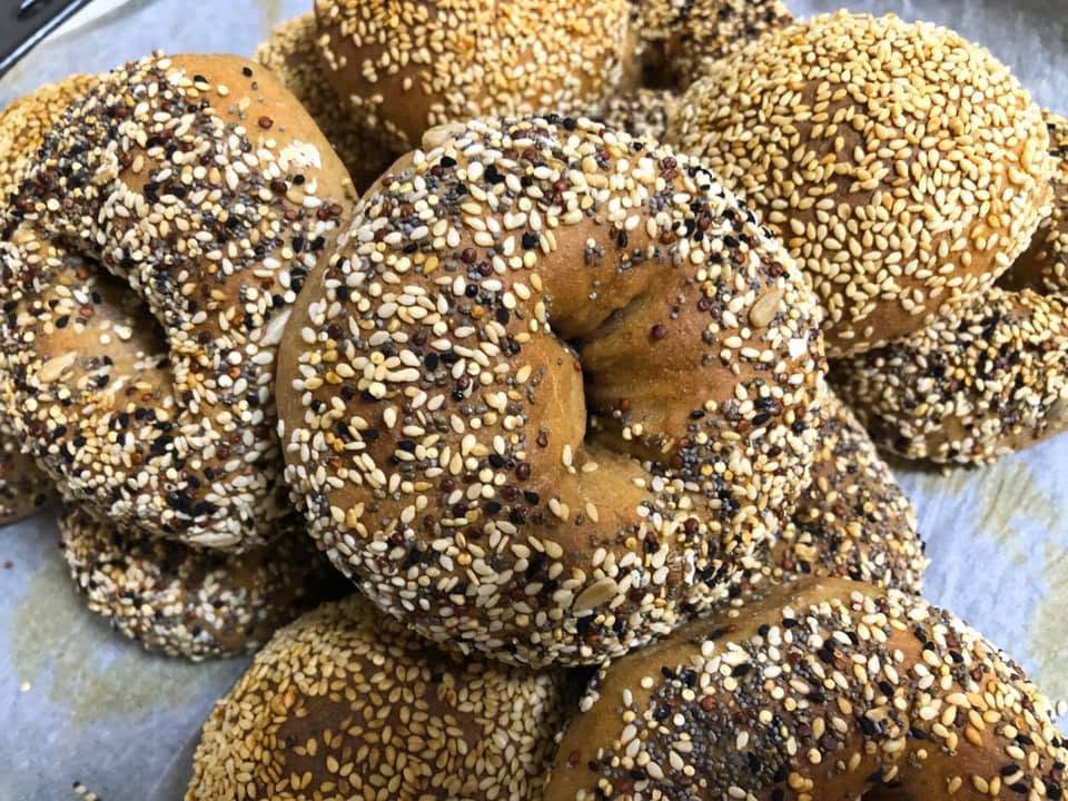 לחמניות בייגל וכוסמין בציפוי דגנים_מתכון של ליאת קאדר