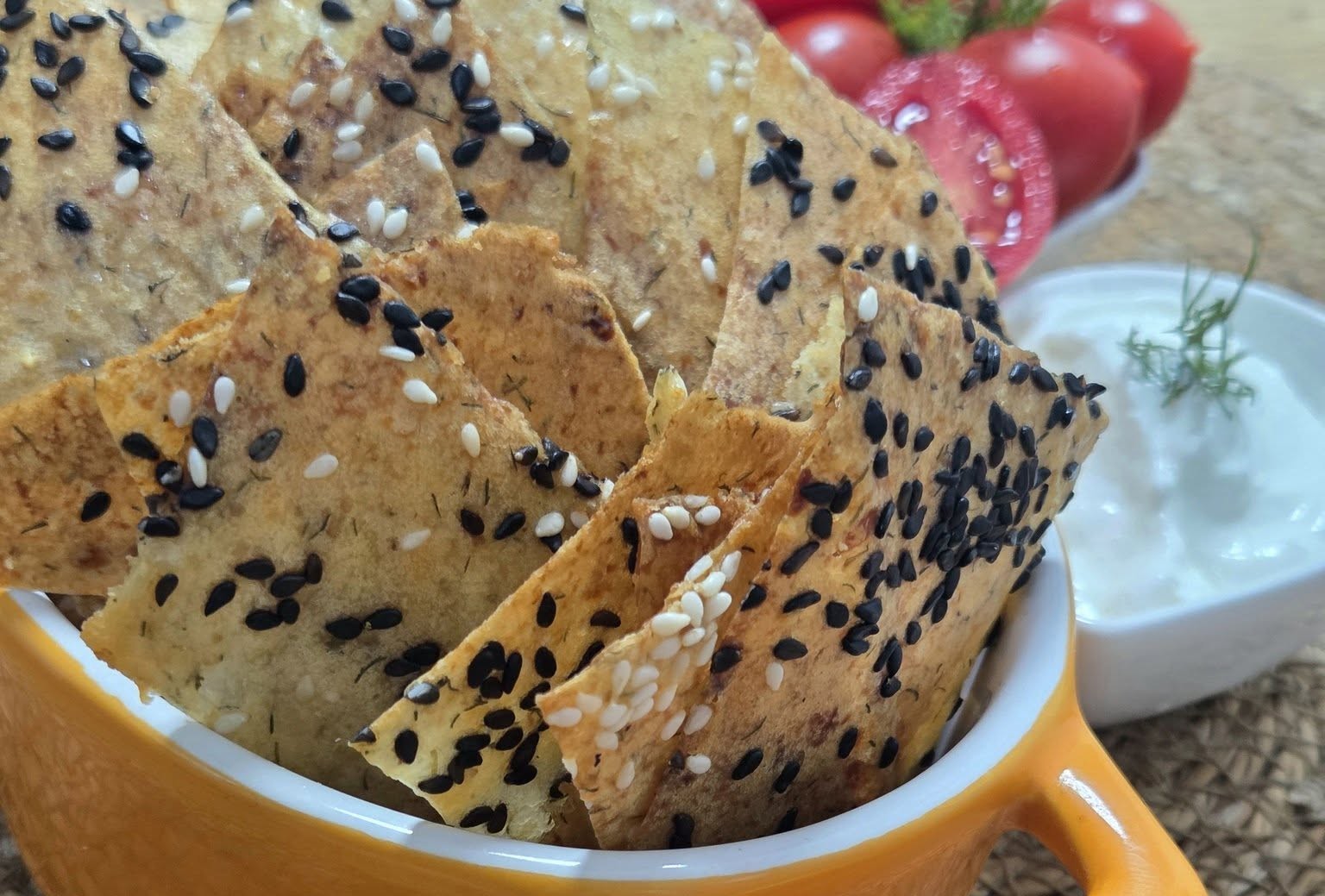 קרקרים קריספיים מקוטג' וקמח חומוס_מתכון של ליאת קאדר