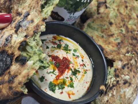 פיתות מנגולד ושמן זית על הגריל_מתכון של ליאת קאדר